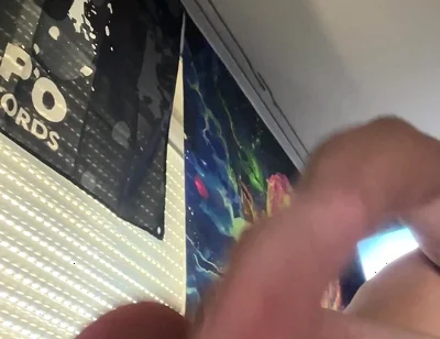 Extrem Big Anal Plug in Jung Boy