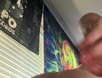 Extrem Big Anal Plug in Jung Boy