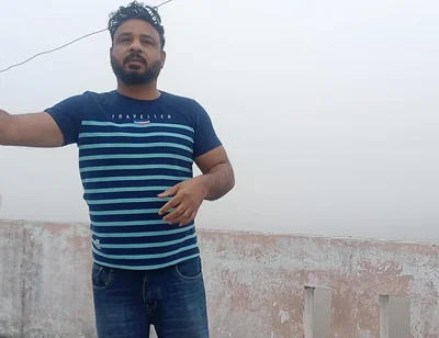 Indian Daddy Takes off His Clothes in Freezing Winter Fog