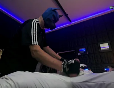 Playing Puppies Pleasure on the Rack Bondage,handjob,sneakers,smelly Shoes and the Yellow Ballon Part 2