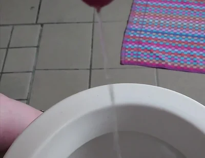 Nylonjunge Pisses on the Morning of New Year