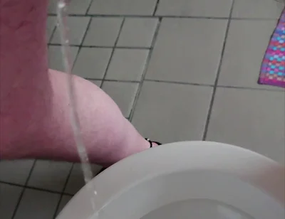 Nylonjunge Pisses on the Morning of New Year