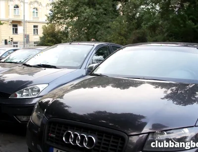 Three Blokes Compare Strength in Arm Wrestle