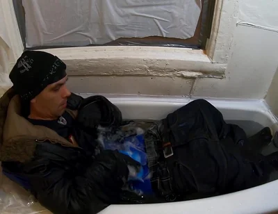 Skater rubbing the bulge in bathtube