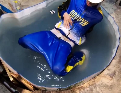 Sneaker skater sagger wet gear