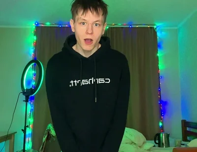 Look at How Much Cum This Hungry Twink Can Spray