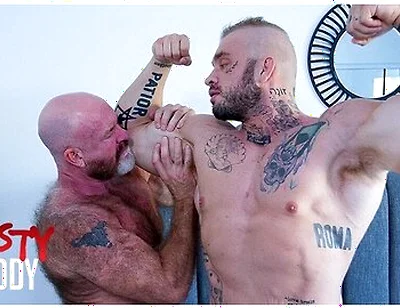 Gay Muscled Davin Strong Bottoms For Hunk Stepdaddy Mack Austin