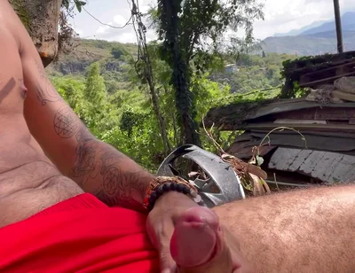 I Was Walking and Ended up Masturbating in a Public Place