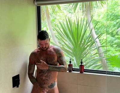 I’d Love to Jerk off in the Shower