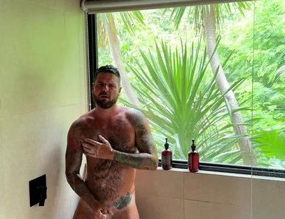 I’d Love to Jerk off in the Shower