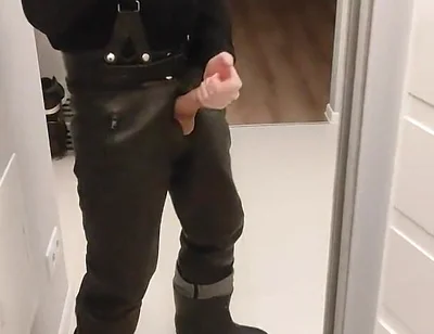 Gay Army Men Fuck. I'm in Rubber Boots and Leather Pants