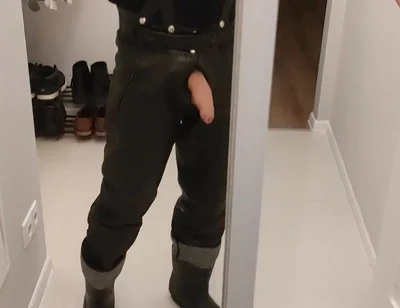 Gay Army Men Fuck. I'm in Rubber Boots and Leather Pants