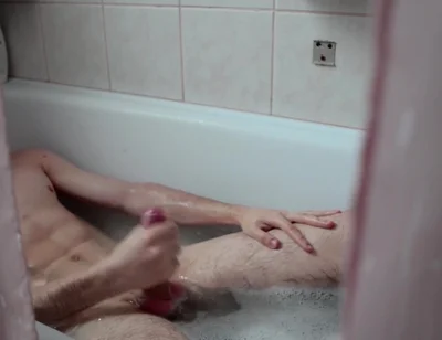 My Biggest Shakeing Orgasm in the Bathtube!