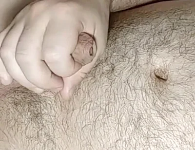 I'm Masturbaating in Bed and Cum to My Belly