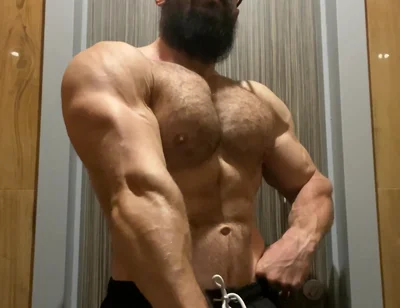 Sit and Watch at My Pumped Body