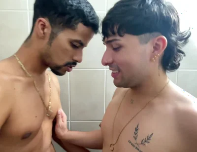 Ryam Y Diego Follando En El Bano A Escondidas De Su Novio Cornudo Luke Trio De Sexo Y Porno Gay Colombiano Medellin Con Mucha Leche En El Culo Y Verga
