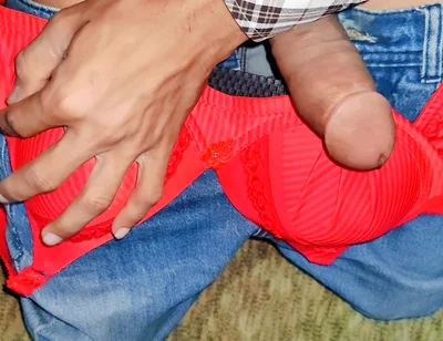 Playing Handjob in to Girlfriend Bra Red