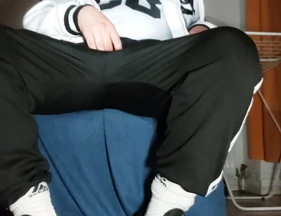 The Dregsau Dj-bro Pisses in His Pants.