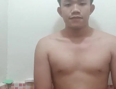 Horny Filipino Is Horny and Lets It Out