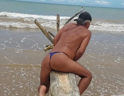 Ladysilva Tanning Her Hot Ass on the Beach