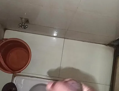 Desi Boy Jerk off on Toilet Masterbet in the Toilet
