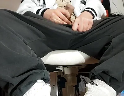 Dirtyjunkbro Uses an Artificial Pussy and Cumrein.