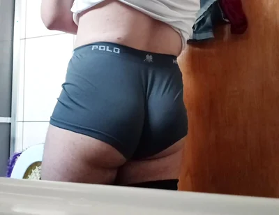 I Love to Show My Big Ass in the Bathroom