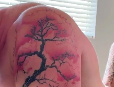 Tatted Dude Fucks Muscle Bottom