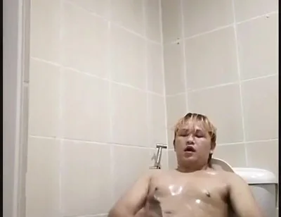 Philippino Twink Boy Eats His Own Cum!!
