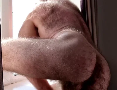 Hairy Muscle Stepdaddy Shows All