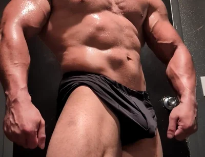 Hot Muscular Bodybuilder Poses and Flexes Naked
