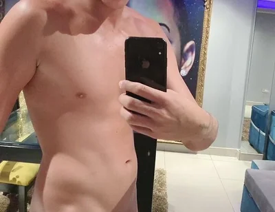 Markus Gets a Blowjob in Front of the Mirror