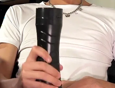 The Boss Is Outraged When He Catches the Employee Masturbating During Work Hours and Wasting Milk