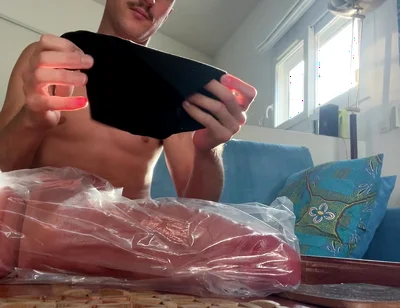 Maxence Angel Unbox a Jocktribe Dildo