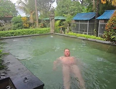 Jimbob Wanking in Pool