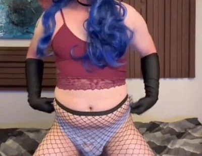 Sissy CD Shaking Big Ass Solo