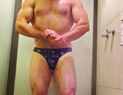 Victory Shower - POV with Gouine Wrestlin