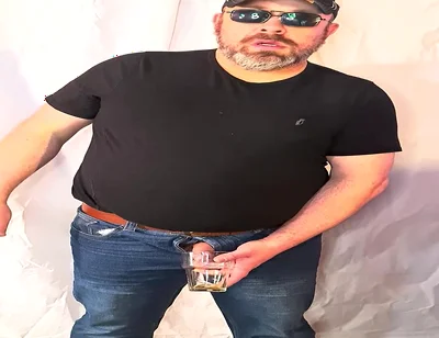 Dressed up with Cool Sunglasses, Treat Yourself to a Hot Piss