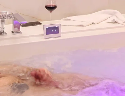 Hairy Muscle Stud: Luxury Jacuzzi Strip & Raw Jerk off - 4K Bodybuilder Solo