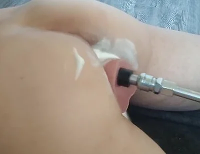 Quick Butt Drilling By The Ladies In Chat Before Bed