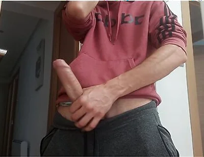 I Finish The Rich Handjob Of This Huge Hard Cock That Spreads The Sperm In Jets Everywhere