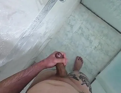 Jerking off to the Shower