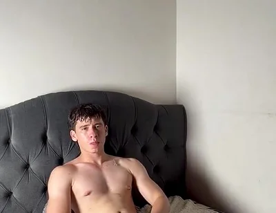 Delicious Guy Jerks Himself to Come.