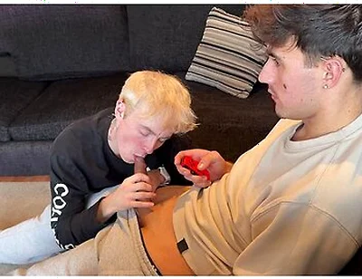 Blowjob During Fortnite Gaming