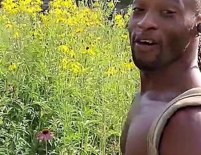 Kenniejai Walks Nude by the River in Chicago and Gets Caught