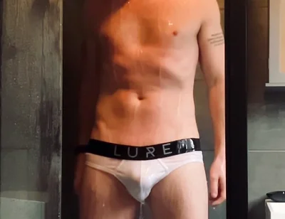 Who Likes Hot Guys in the Shower?