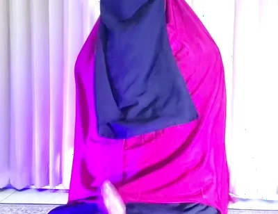 Arab Crossdresser Fuck Dildo