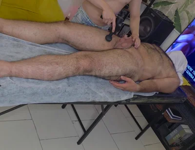 Oiled up and Open - Professional Masseur Gives Client the Full Service