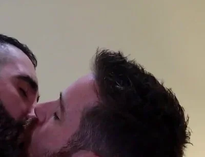 Bears Kissing