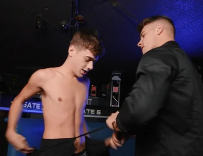 Men - the Bootyguard Gets Head From Cute Twink